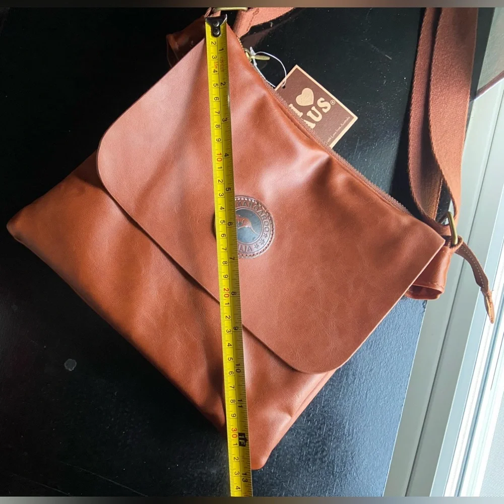 New “Outback Australian Shoulder Bag” Soft high-quality vegan/faux leather. - Picture 4 of 10